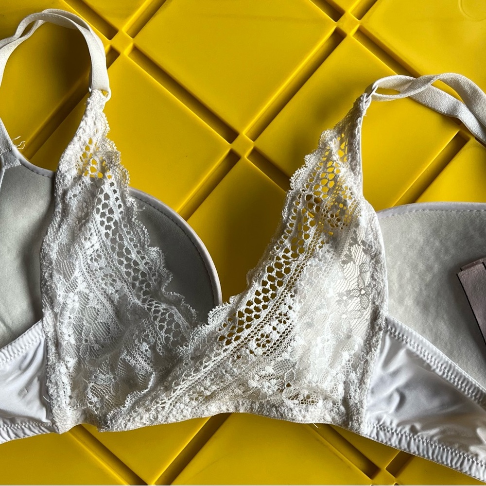 Victoria’s Secret Bra Lot - Picture 4 of 4